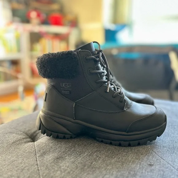 UGG Yose Fluff V2 Waterproof Snow Boots Women’s 7 Black❄️❄️❄️ - Picture 6 of 11